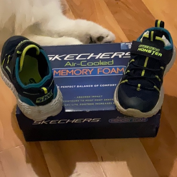 Boys shoes 12.5M air cooled memory foam - Picture 3 of 4